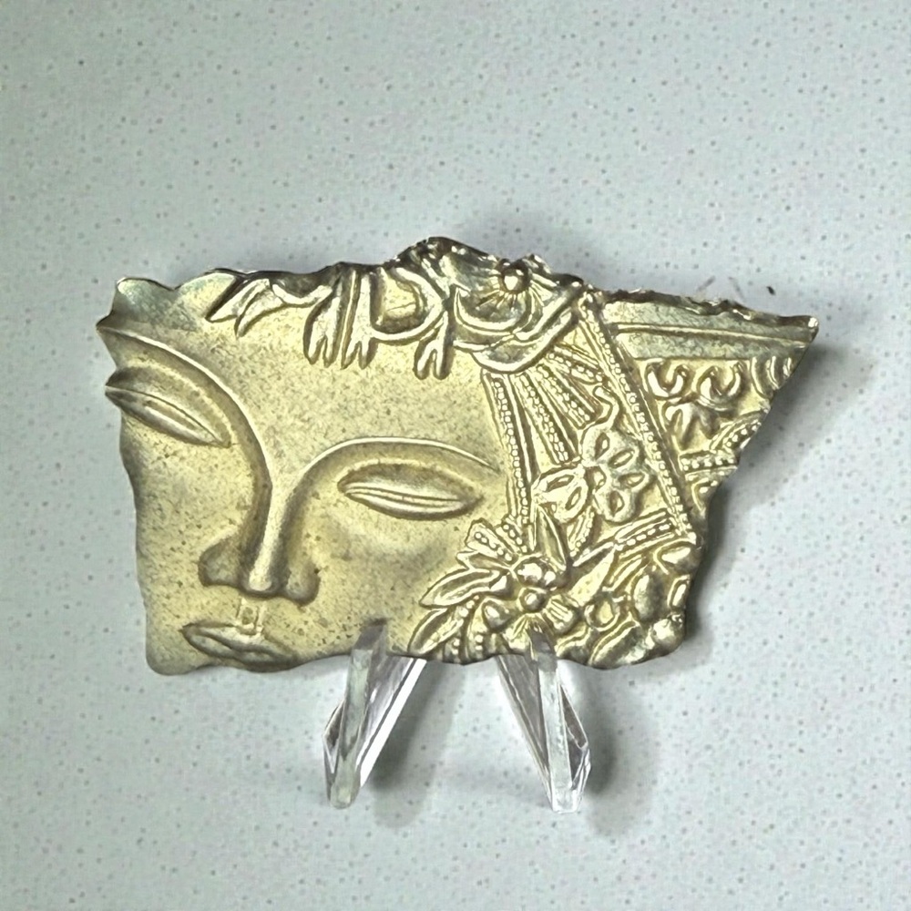 505. Vintage‎ Two Tone Lady Face Brooch Pin Art Deco